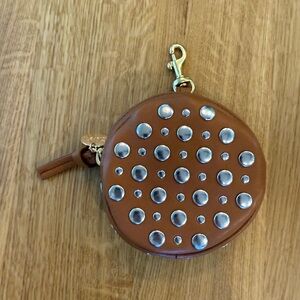 Clare v Le Disco - Cuoio w/ Studs
Color: Cuoio w/ Studs
Original Price: $125